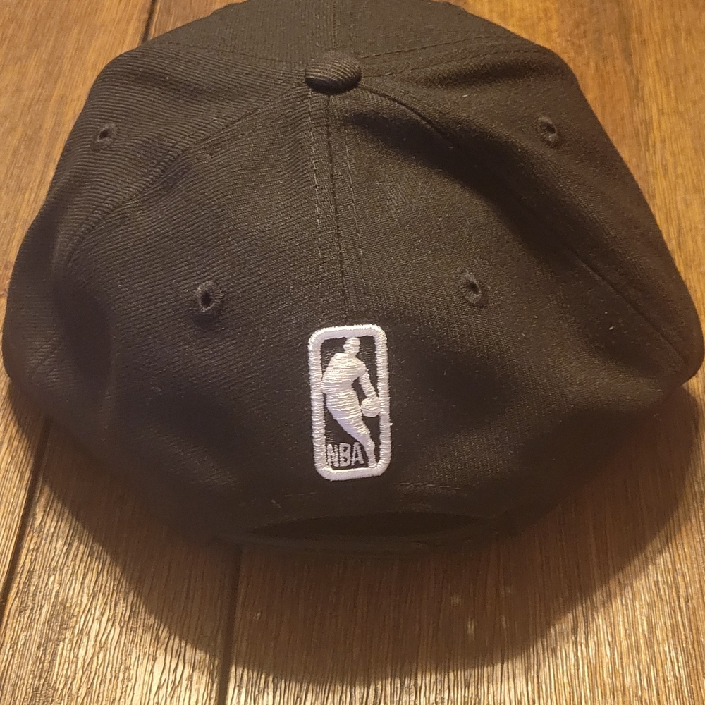 New York Knicks New Era Black 9FIFTY Snapback Hat - Picture 3 of 7